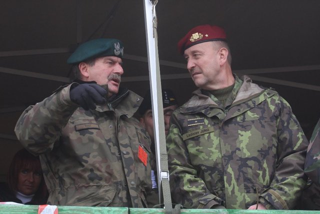  Brigádní generál Ladislav Jung na tribuně