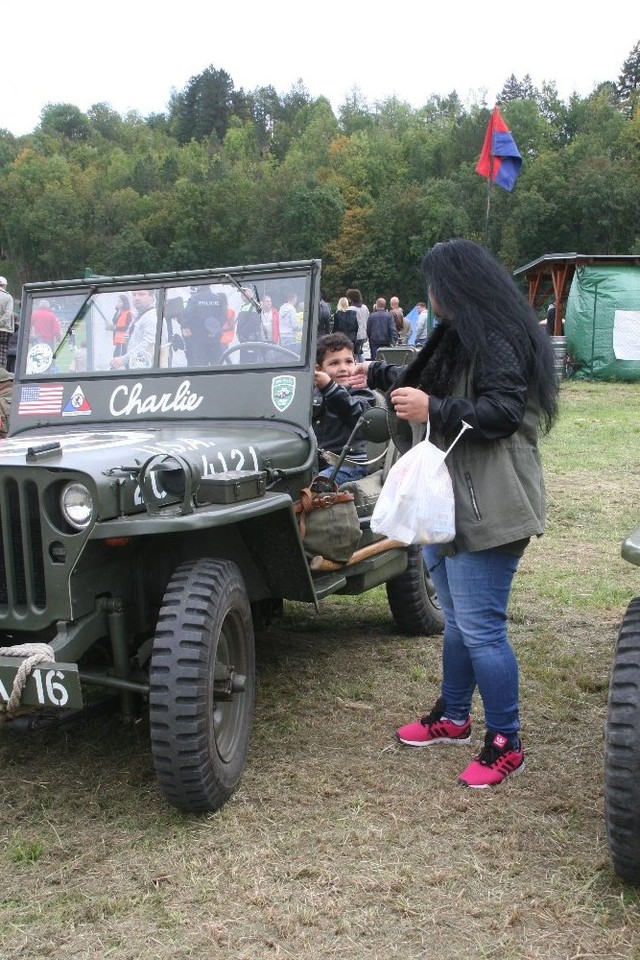Nejen o džípy projevovaly zájem především děti