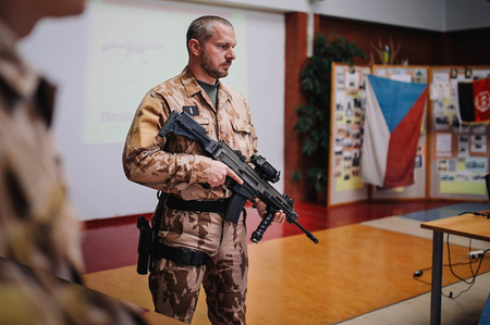  Vojáci se podělili s dětmi o své zkušenosti z misí