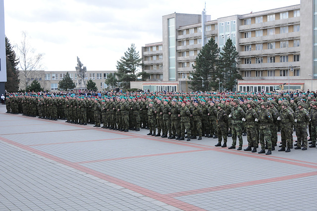  Nástupiště zaplnilo 500 armádních nováčků