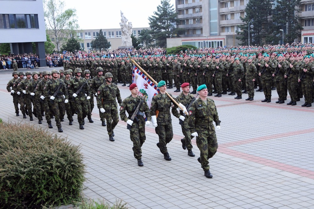  Přísaha začala přinesením bojového praporu VeV-VA
