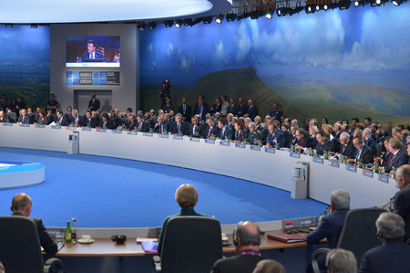 První den summitu NATO se nesl ve znamení Ukrajiny a Afghánistánu