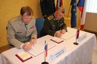 Podpis Koncepce spolupráce pozemních sil AČR a OS SR