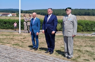 Delegace České republiky vzpomněla v Darney 108 let od slavnostní přísahy legionářů