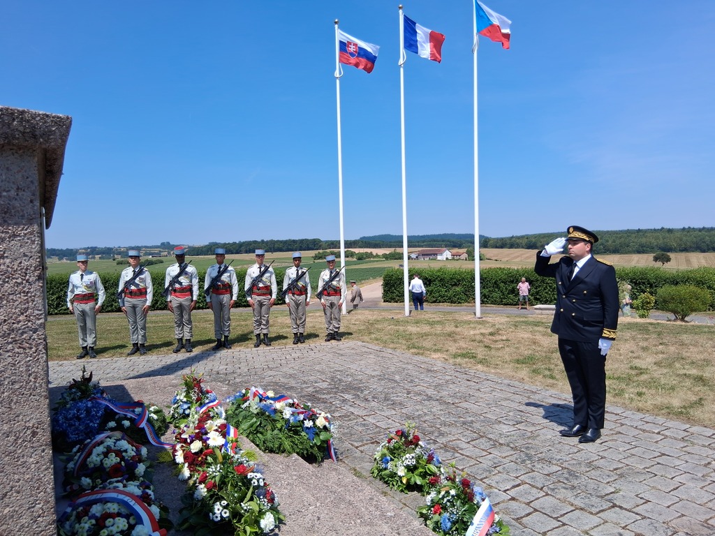Delegace České republiky vzpomněla v Darney 108 let od slavnostní přísahy legionářů