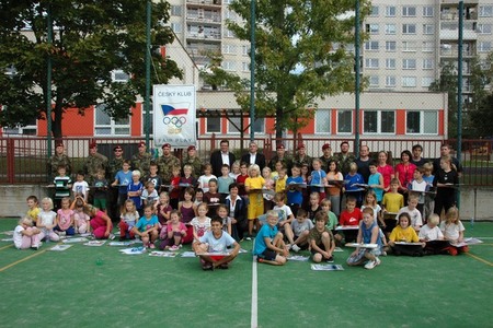 Společná fotografie s malými sportovci