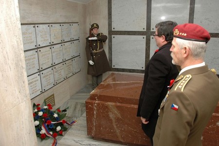 Položení věnců v Kolumbáriu