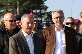 Ministr obrany ČR Lubomír Metnar a jeho maďarský protějšek Tibore Benkö