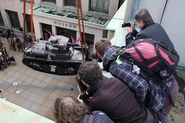 Tank pomalu usedá