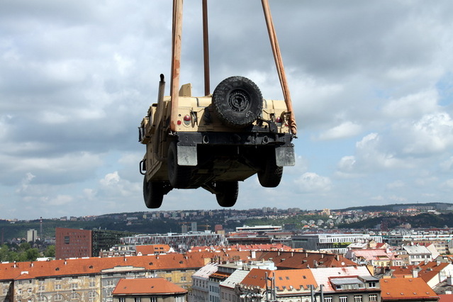 Výměna tanku LTP za vozidlo Humvee 6