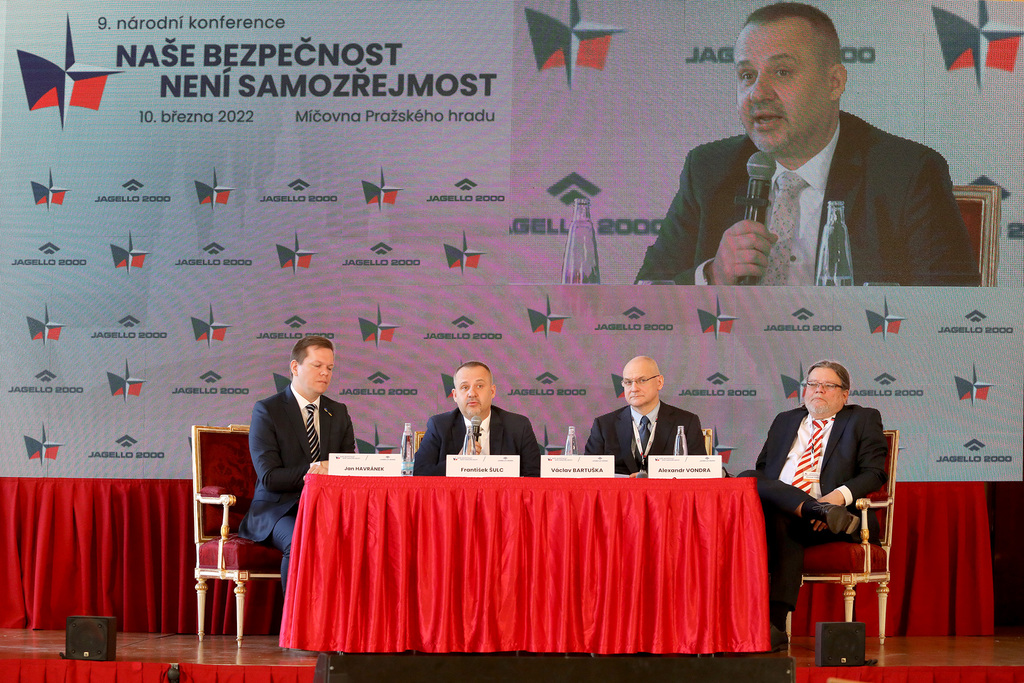 Náměstek ministryně obrany František Šulc vystoupil spolu s Václavem Bartuškou, zvláštním zmocněncem pro otázky energetické bezpečnosti Ministerstva zahraničních věcí a Alexandrem Vondrou, poslancem Evropského parlamentu v panelu nazvaném Nové strategické prostředí.  Panel moderoval Jan Havránek, náměstek pro řízení sekce obranné politiky a strategie MO
