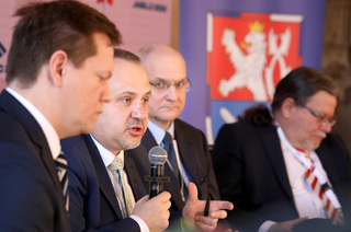 Náměstek ministryně obrany František Šulc vystoupil spolu s Václavem Bartuškou, zvláštním zmocněncem pro otázky energetické bezpečnosti Ministerstva zahraničních věcí a Alexandrem Vondrou, poslancem Evropského parlamentu v panelu nazvaném Nové strategické prostředí.  Panel moderoval Jan Havránek, náměstek pro řízení sekce obranné politiky a strategie MO