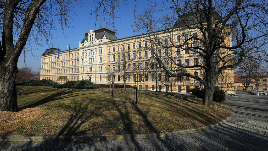 MO nominuje do funkce členů Dozorčí rady LOM Praha Jiřího Šimona a generála Petra Čepelku