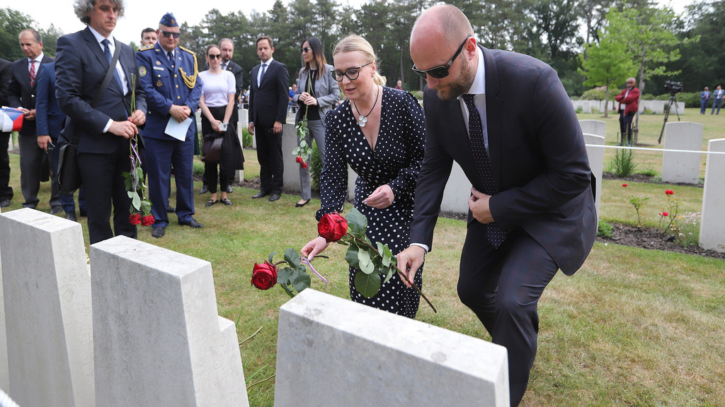 Ostatky čs. letců RAF, kteří byli donedávna pohřešovaní v boji, byly slavnostně uloženy v Nizozemsku