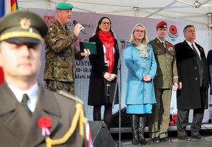 Ze vzpomínkové akce ke Dni válečných veteránů na náměstí Míru v Praze 2