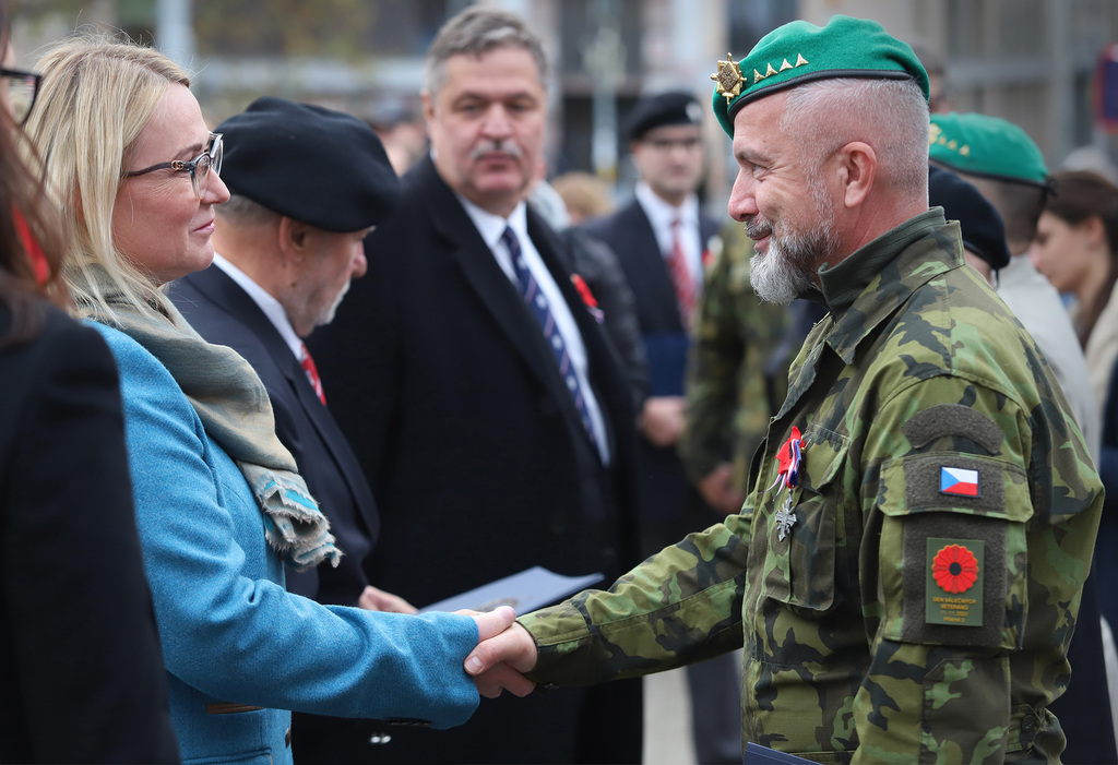 Ze vzpomínkové akce ke Dni válečných veteránů na náměstí Míru v Praze 2