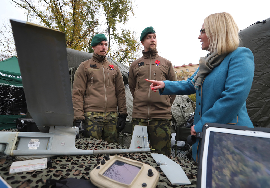 Ze vzpomínkové akce ke Dni válečných veteránů na náměstí Míru v Praze 2