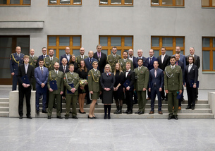 Ministryně obrany Jana Černochová předala sportovcům ASC Dukla děkovné listy za výbornou reprezentaci