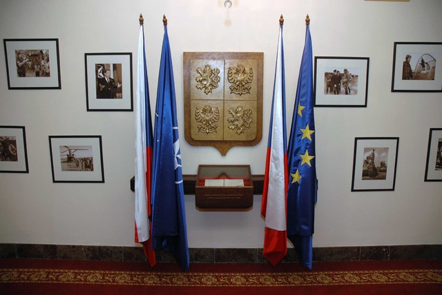 Prostory ministerstva obrany doplnila fotogalerie mapující nasazení našich vojáků 1