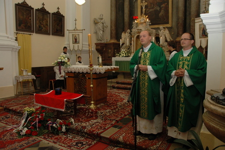 Pietnímu ceremoniálu předcházela mše svatá za gen. Ingra, jež celebroval vojenský kaplan mjr. Jaroslav Kníchal