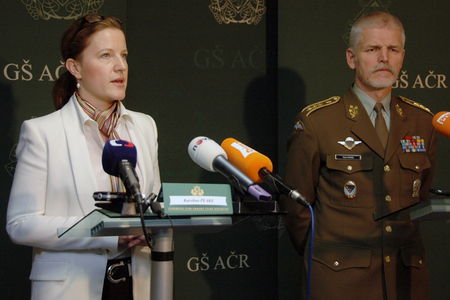 Karolína Peake se seznámila s velením armády