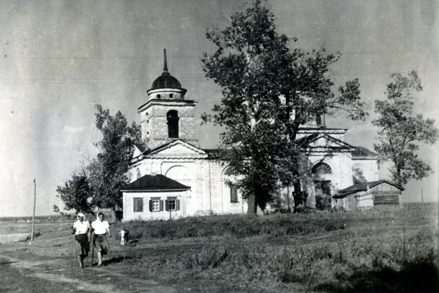 Kostel Zesnutí přesvaté bohorodičky v Sokolovu, pohled od jihu