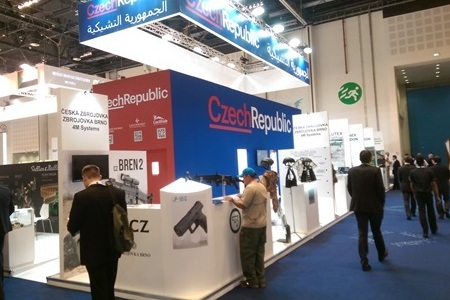 Ministerstvo obrany podpořilo české firmy na veletrhu IDEX