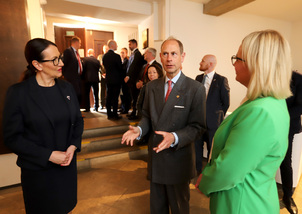 Ministryně obrany provedla prince Edwarda místem posledního boje čs. parašutistů