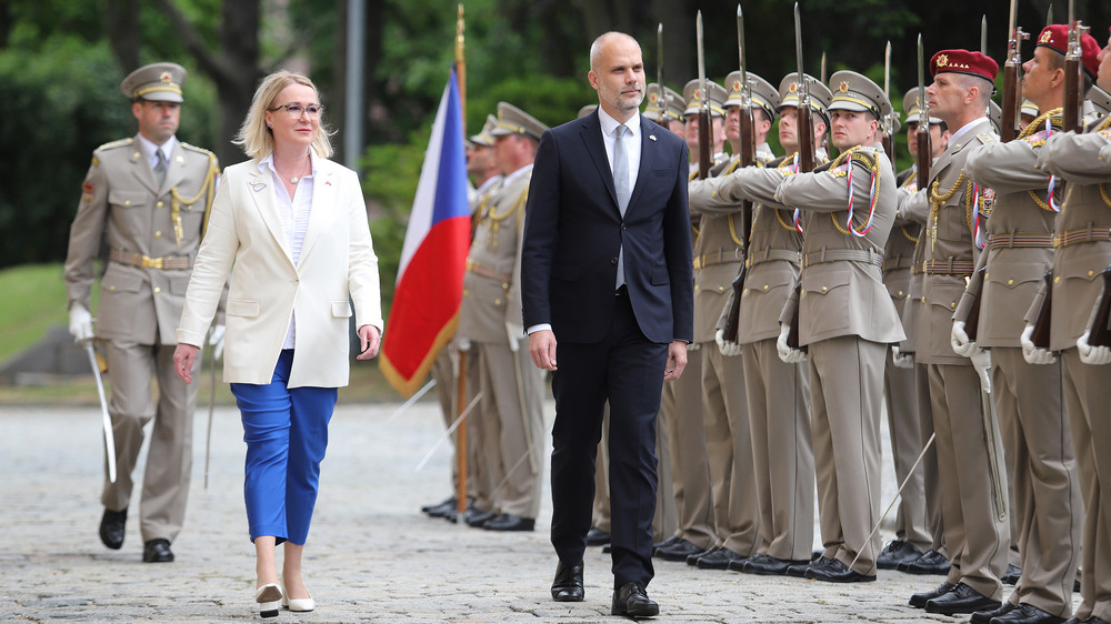 Ministryně obrany se setkala se svým slovenským protějškem. Jednali o možné spolupráci nejen u CV90