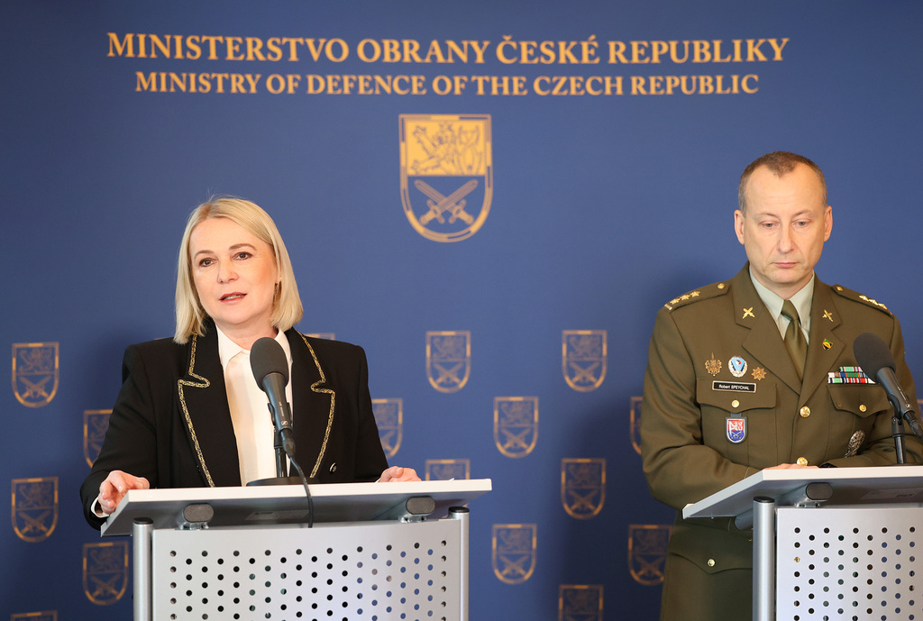 Na ministerstvu obrany dnes proběhla tisková konference k novému systému péče o válečné veterány a válečné hroby. Představili ho ministryně obrany Jana Černochová a ředitel OVVVH Robert Speychal.