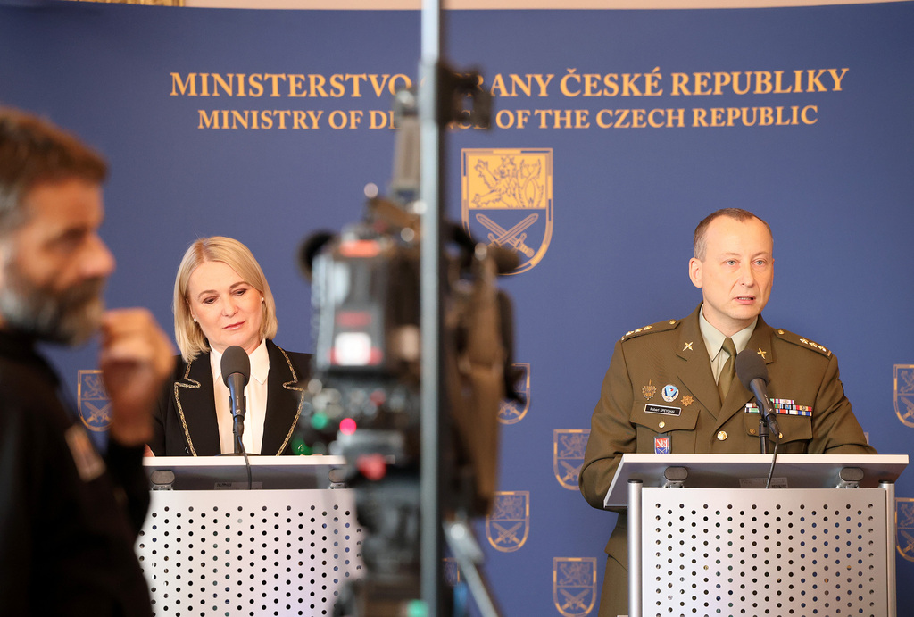 Na ministerstvu obrany dnes proběhla tisková konference k novému systému péče o válečné veterány a válečné hroby. Představili ho ministryně obrany Jana Černochová a ředitel OVVVH Robert Speychal.