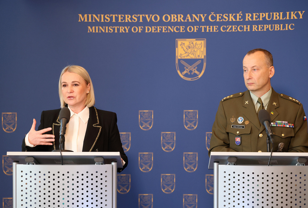 Na ministerstvu obrany dnes proběhla tisková konference k novému systému péče o válečné veterány a válečné hroby. Představili ho ministryně obrany Jana Černochová a ředitel OVVVH Robert Speychal.