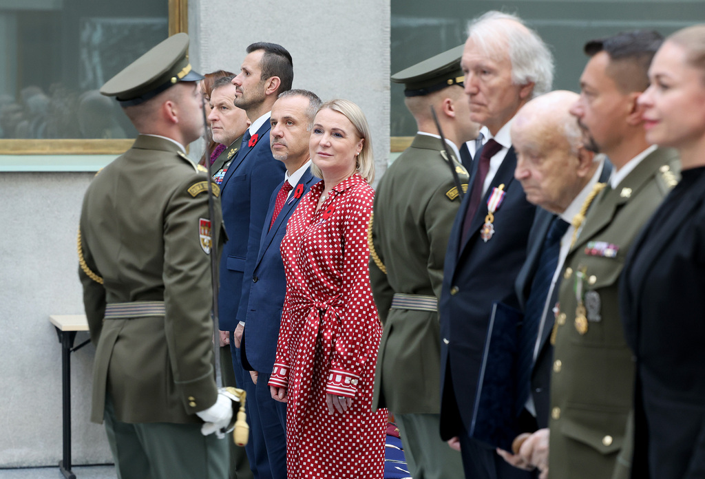 Ministryně obrany dnes na Vítkově vyznamenala čtyři desítky lidí za přínos pro Českou republiku a její armádu