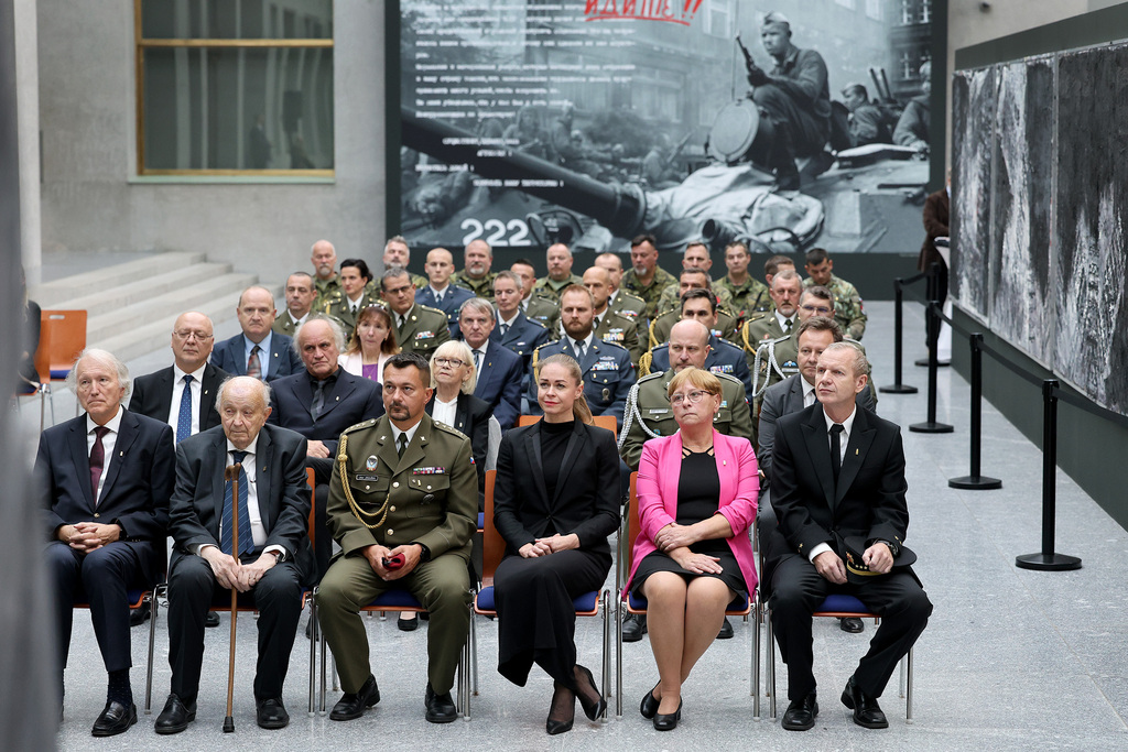 Ministryně obrany dnes na Vítkově vyznamenala čtyři desítky lidí za přínos pro Českou republiku a její armádu
