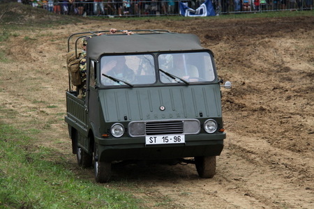 Agromobil, resp. prototyp Škoda 998, který hrál v Kdyby tisíc klarinetů
