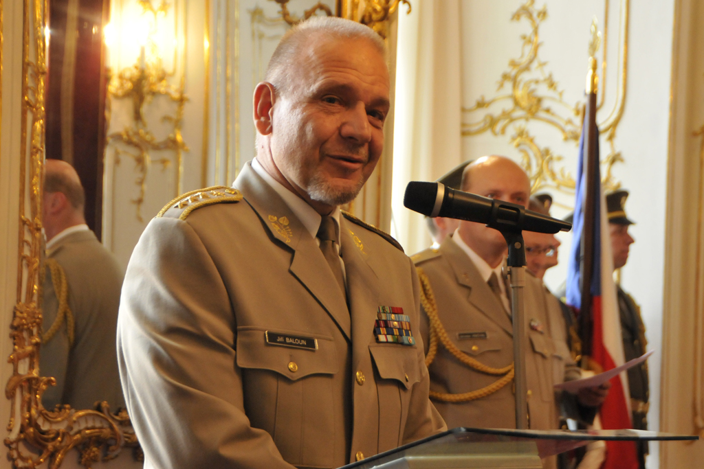 1. zástupce náčelníka Generálního štábu generálporučík Jiří Baloun ve svém projevu sdělil, že vztah s duchovní službou navázal ještě v mládí, když dostal vlastní Bibli, kterou má dosud. V Arcibiskupském paláci ji měl dokonce v kapse uniformy