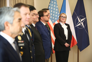 Ministryně Černochová dnes stvrdila nákup amerických F-35