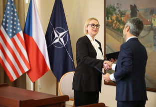 Ministryně Černochová dnes stvrdila nákup amerických F-35