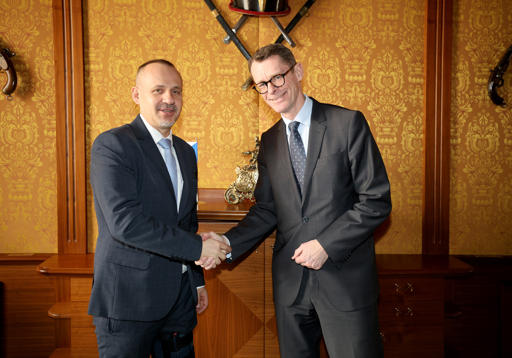 Státní tajemník švédského ministerstva obrany jednal v ČR o pronájmu gripenů nebo zakázce na CV90