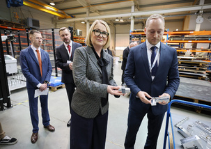 Ministryně obrany pokračuje v cestách po podnicích českého obranného průmyslu