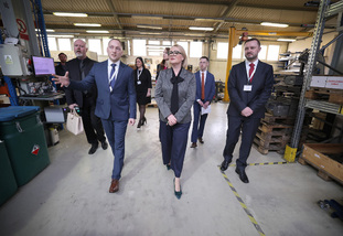 Ministryně obrany pokračuje v cestách po podnicích českého obranného průmyslu