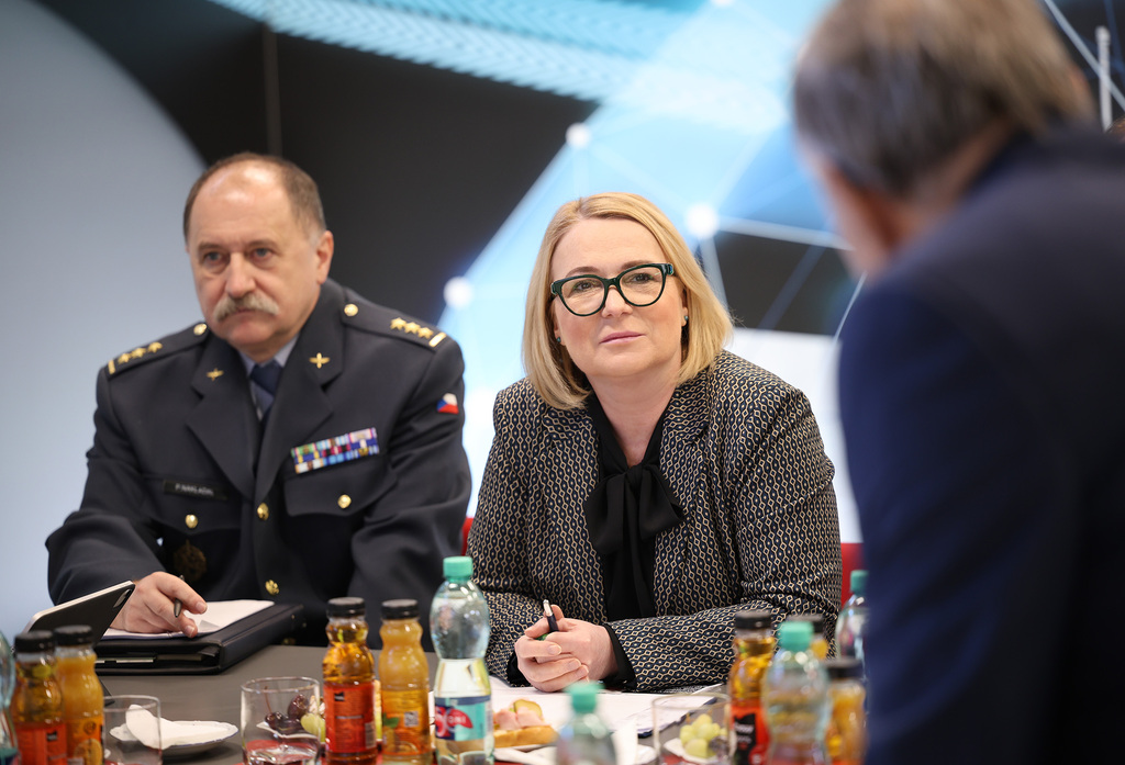 Ministryně obrany pokračuje v cestách po podnicích českého obranného průmyslu