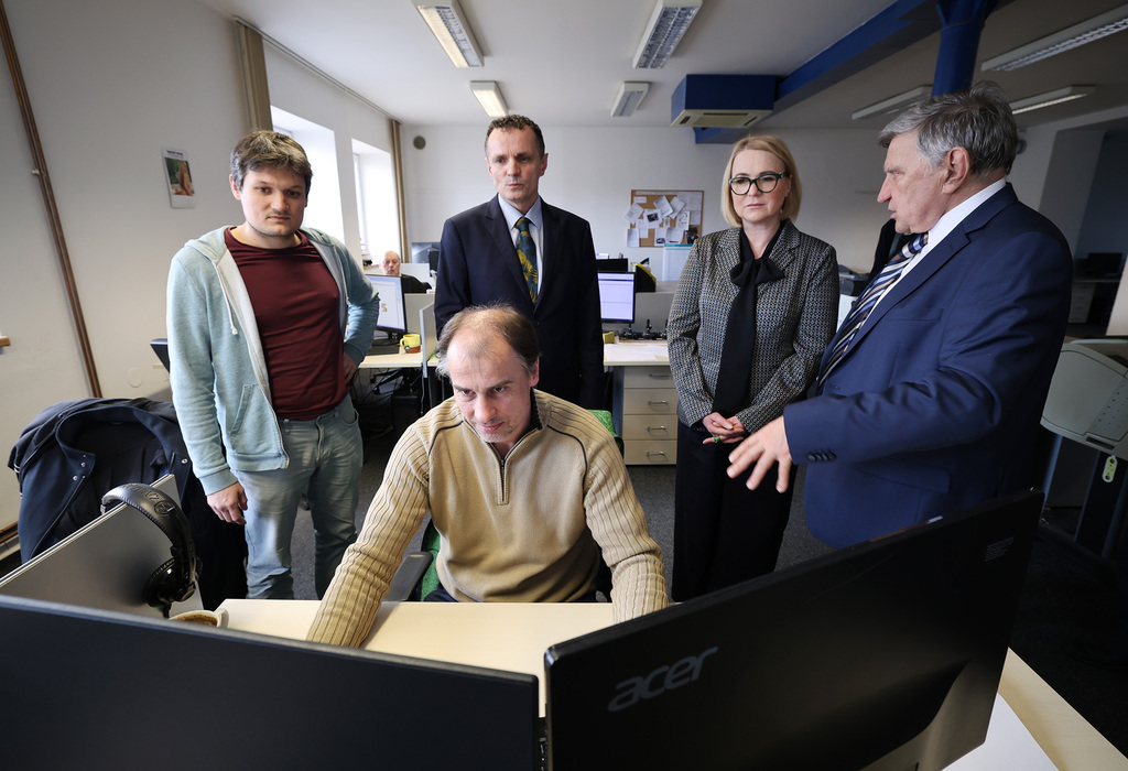 Ministryně obrany pokračuje v cestách po podnicích českého obranného průmyslu
