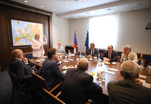 Členové vlády navštívili Vojenské zpravodajství