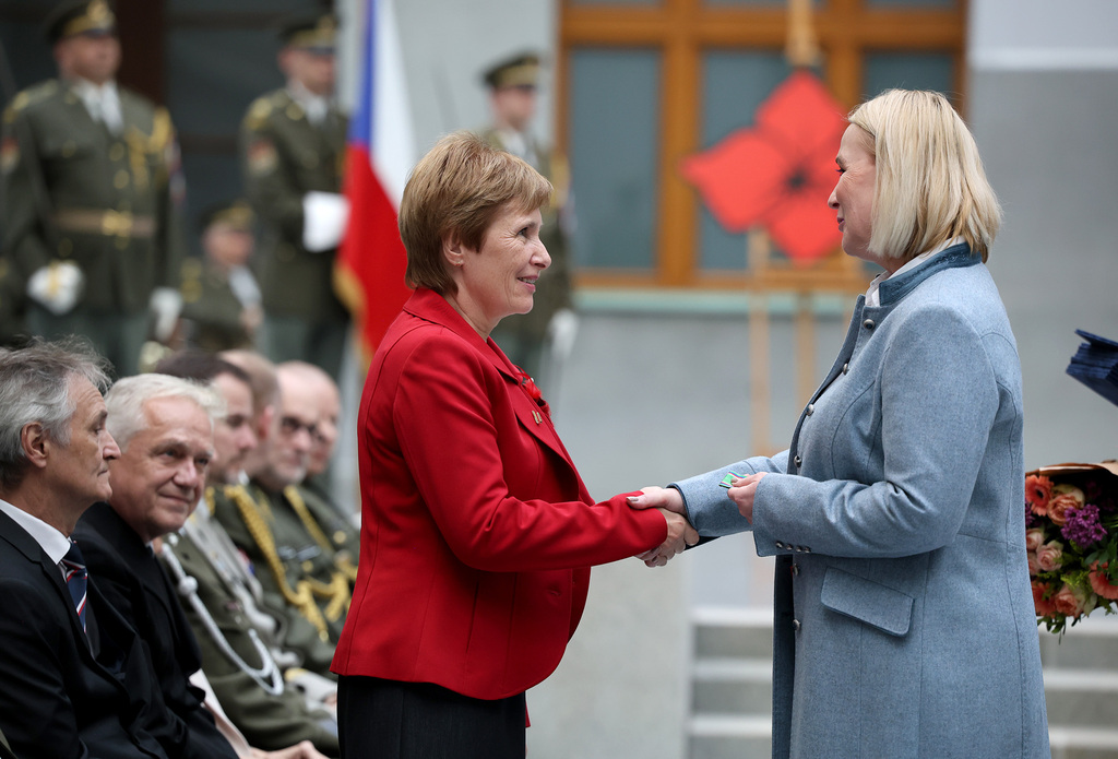 Ministryně obrany udělila resortní vyznamenání 