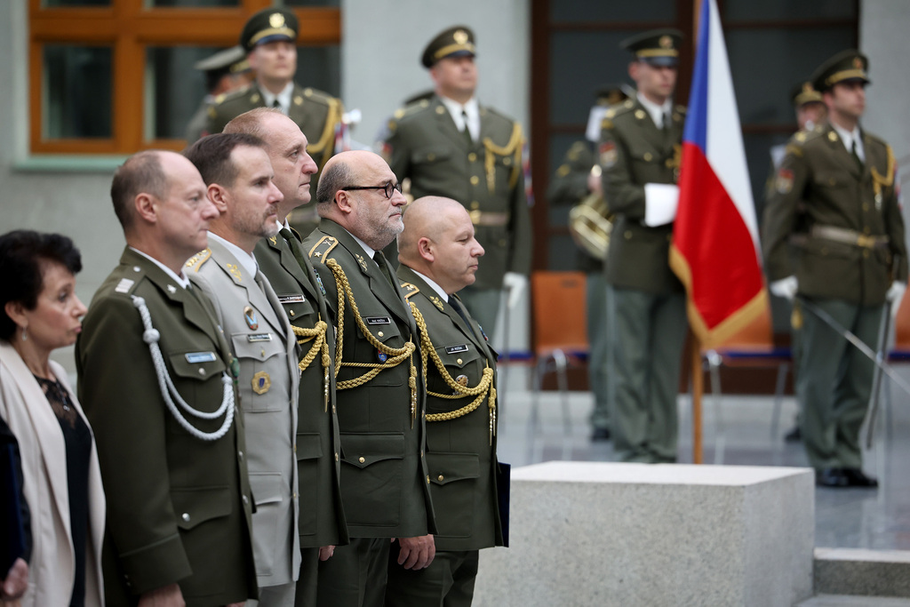 Ministryně obrany udělila resortní vyznamenání 