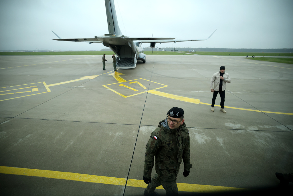 Ministryně Černochová po jednání v hlavním městě navštívila leteckou základnu Łask, kde bude část polských F-35 dislokována