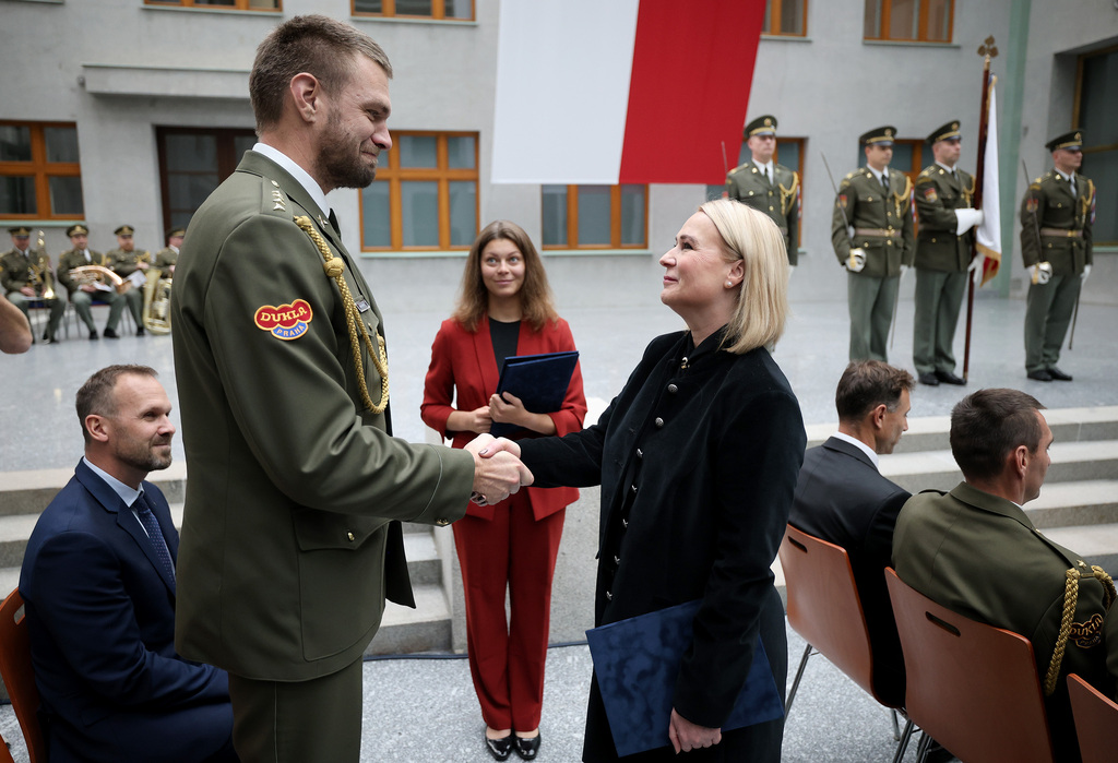 Ministryně obrany ocenila sportovce ASC Dukla za příkladnou reprezentaci, vyzdvihla i plnění povinností v uniformě 