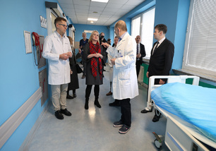 Ministryně obrany navštívila významná pracoviště Ústřední vojenské nemocnice Praha