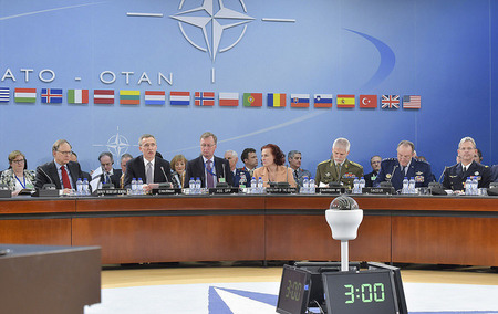 NATO pomůže s migrační krizí